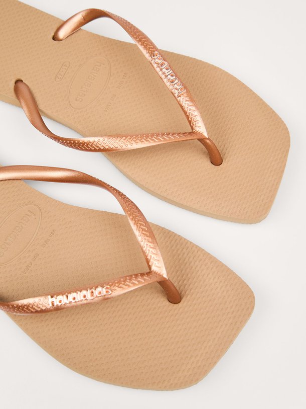 Ontdek de Square Logo teenslippers van Havaianas in de kleur rosé bij Orangebag. Op werkdagen voor 21:45 besteld, morgen in huis.