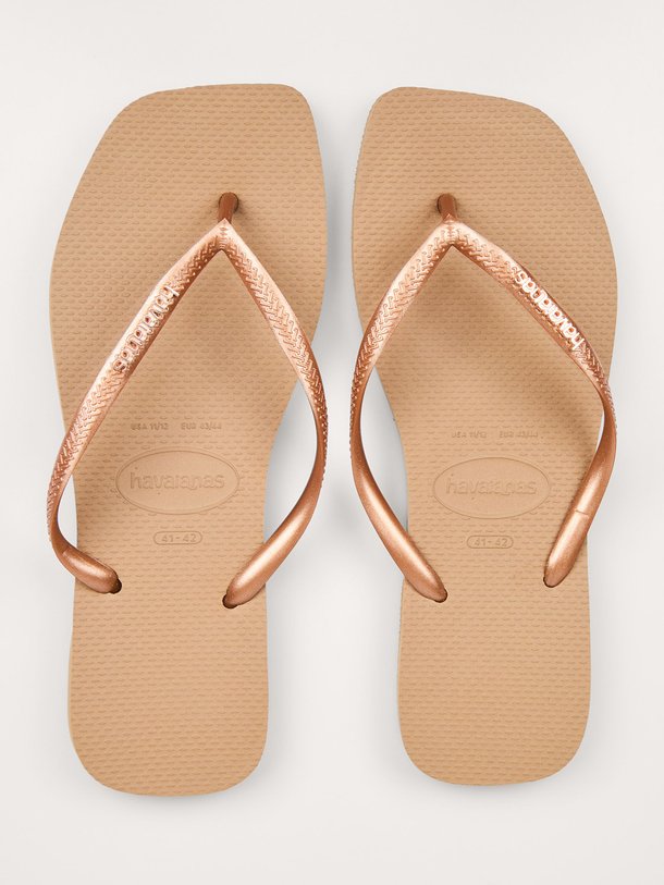 Ontdek de Square Logo teenslippers van Havaianas in de kleur rosé bij Orangebag. Op werkdagen voor 21:45 besteld, morgen in huis.