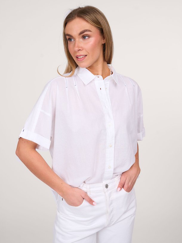 Ontdek de Kerala katoenen blouse van Bellerose in de kleur wit bij Orangebag. Op werkdagen voor 21:45 besteld, morgen in huis.