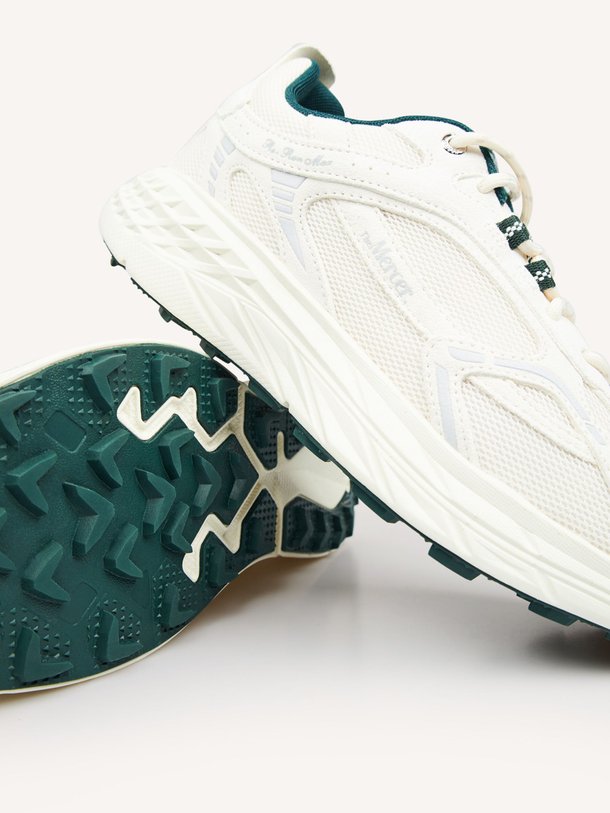 Ontdek de The Re-Run Max suède sneakers van Mercer Amsterdam in de kleur Off-white bij Orangebag. Op werkdagen voor 21:45 besteld, morgen in huis.