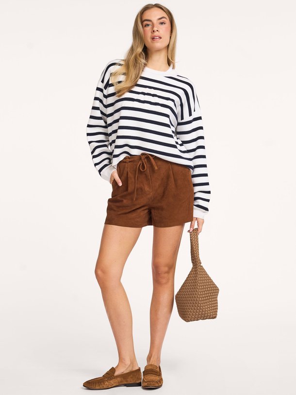 Ontdek de Twixa wolmix gestreepte trui van Dante 6 in de kleur Donkerblauw bij Orangebag. Op werkdagen voor 21:45 besteld, morgen in huis.