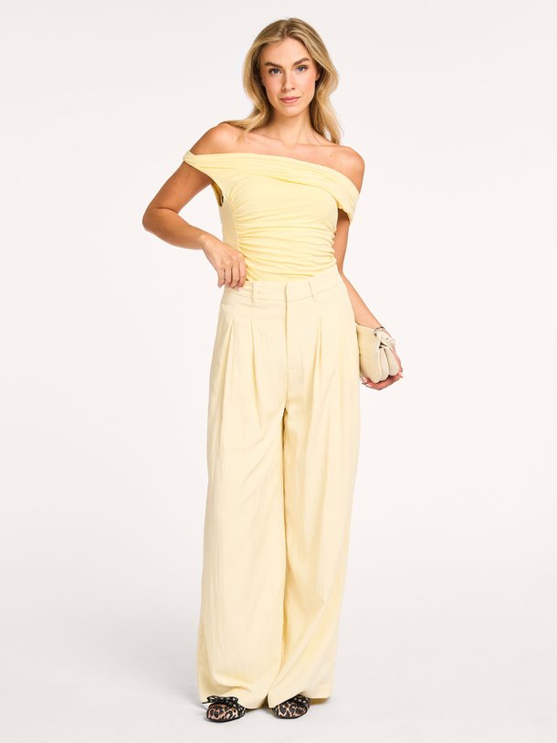 Ontdek de Gilda katoenmix pantalon van My Essential Wardrobe in de kleur crème bij Orangebag. Op werkdagen voor 21:45 besteld, morgen in huis.