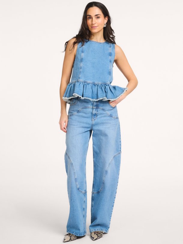 Ontdek de Madinel denim top van Baum und Pferdgarten in de kleur Blauw bij Orangebag. Op werkdagen voor 21:45 besteld, morgen in huis.