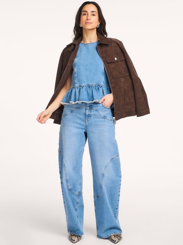 Ontdek de Madinel denim top van Baum und Pferdgarten in de kleur Blauw bij Orangebag. Op werkdagen voor 21:45 besteld, morgen in huis.
