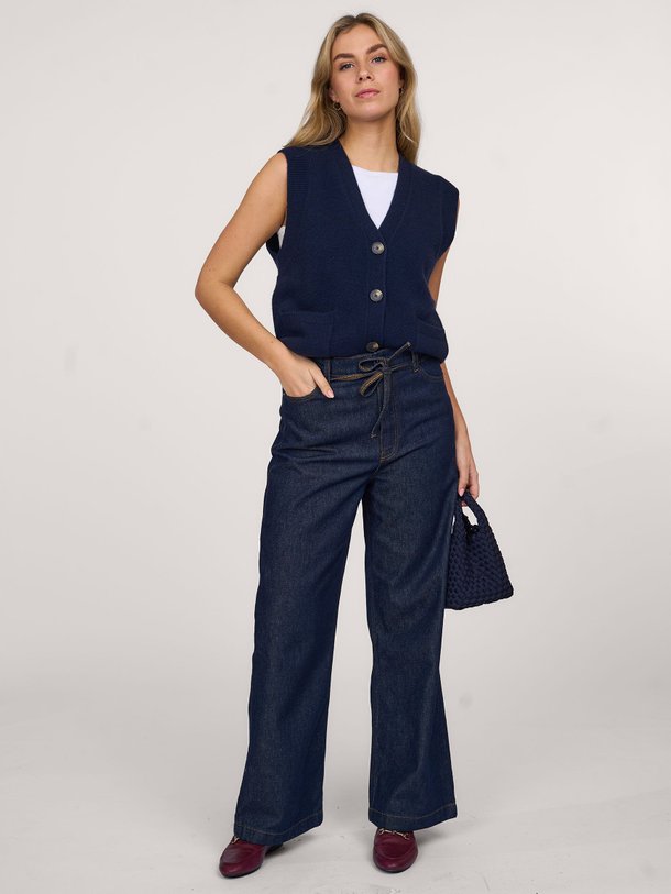 Ontdek de Elijah high waist loose fit jeans van DAY Birger et Mikkelsen in de kleur donkerblauw bij Orangebag. Op werkdagen voor 21:45 besteld, morgen in huis.