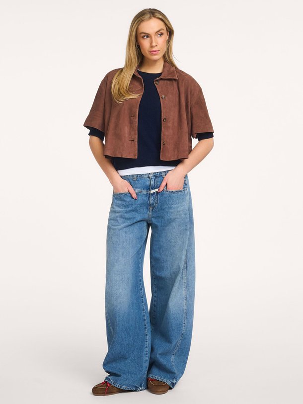 Ontdek de Eveline suède blouse van Studio AR in de kleur Bruin bij Orangebag. Op werkdagen voor 21:45 besteld, morgen in huis.