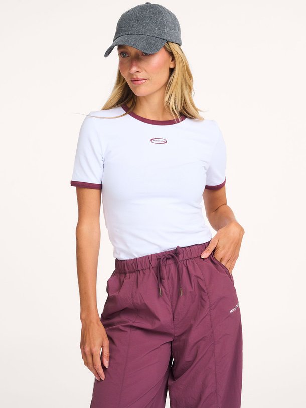 Ontdek de Verno organic cotton T-shirt van Modstrom in de kleur Wit bij Orangebag. Op werkdagen voor 21:45 besteld, morgen in huis.