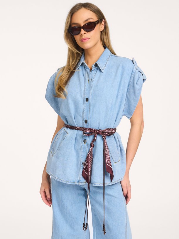 Ontdek de Sharon denim blouse van Co'Couture in de kleur Blauw bij Orangebag. Op werkdagen voor 21:45 besteld, morgen in huis.