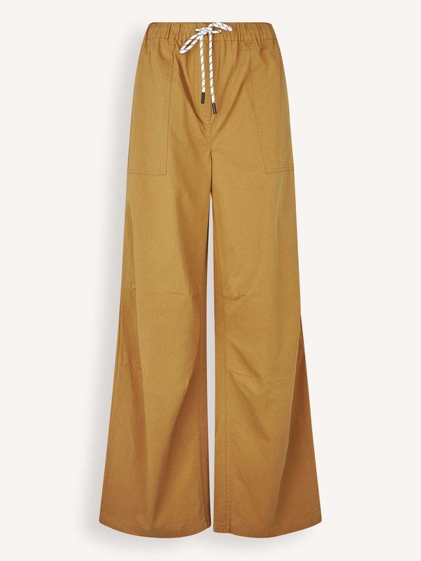 Ontdek de Urania katoenen broek van Modstrom in de kleur Kaki bij Orangebag. Op werkdagen voor 21:45 besteld, morgen in huis.