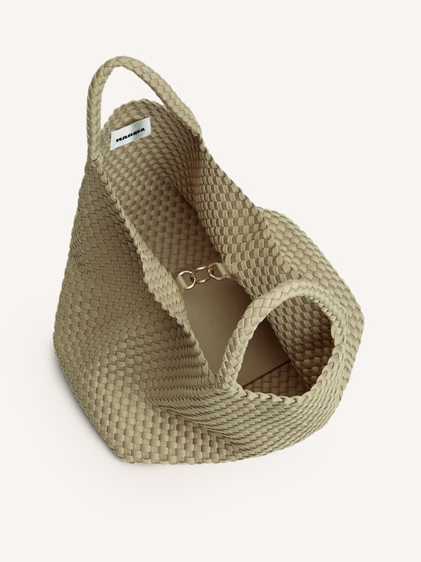 Ontdek de Gevlochten handtas large van Marrea in de kleur Taupe bij Orangebag. Op werkdagen voor 21:45 besteld, morgen in huis.