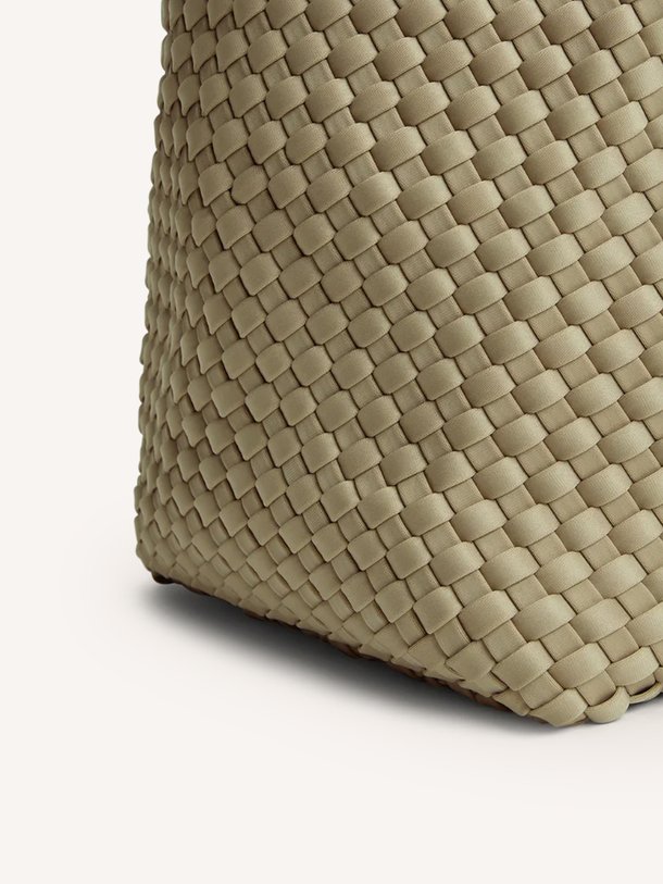 Ontdek de Gevlochten handtas large van Marrea in de kleur Taupe bij Orangebag. Op werkdagen voor 21:45 besteld, morgen in huis.