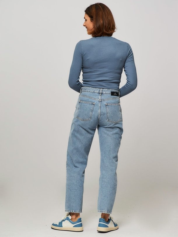 Ontdek de Alexa organic cotton rib longsleeve van Samsoe Samsoe in de kleur blauwgrijs bij Orangebag. Op werkdagen voor 21:45 besteld, morgen in huis.