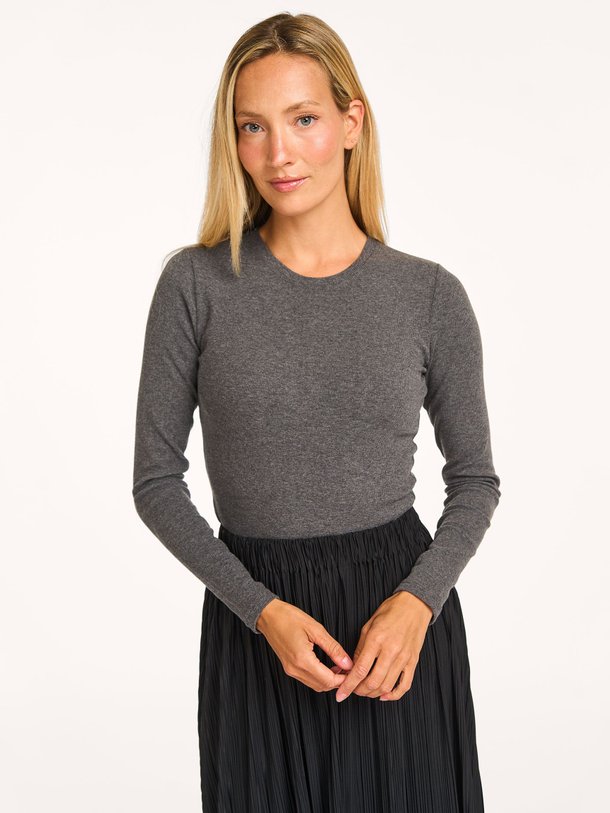 Ontdek de Alexa organic cotton gemêleerde rib longsleeve van Samsoe Samsoe in de kleur grijs bij Orangebag. Op werkdagen voor 21:45 besteld, morgen in huis.