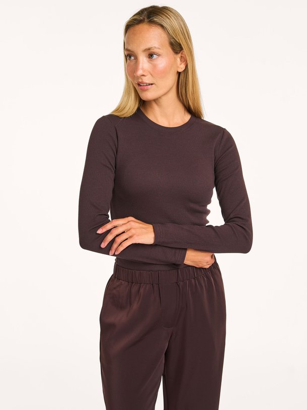 Ontdek de Alexa organic cottonmix longsleeve van Samsoe Samsoe in de kleur bruin bij Orangebag. Op werkdagen voor 21:45 besteld, morgen in huis.