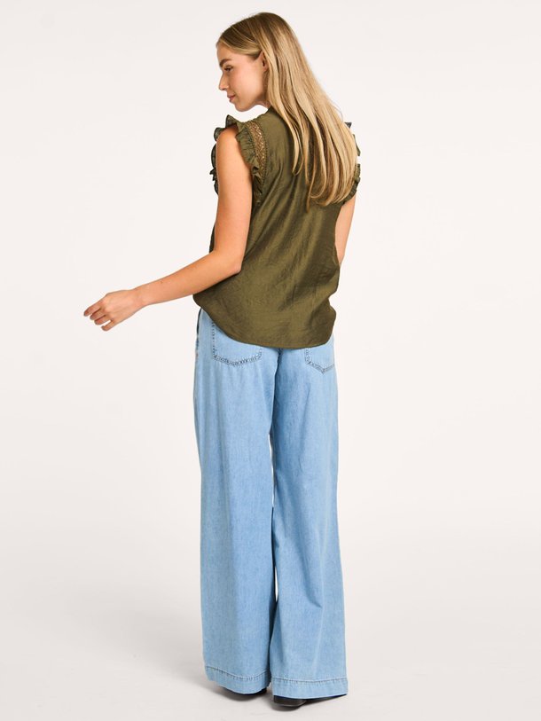 Ontdek de Cindy mid waist wide leg non-stretch jeans van Co'Couture in de kleur blauw bij Orangebag. Op werkdagen voor 21:45 besteld, morgen in huis.