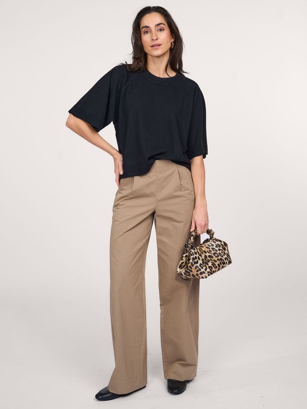 Ontdek de Frex katoenen wide leg pantalon van Co'Couture in de kleur camel bij Orangebag. Op werkdagen voor 21:45 besteld, morgen in huis.