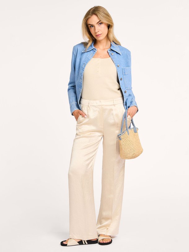 Ontdek de Geweven glanzende pantalon van Yaya in de kleur zand bij Orangebag. Op werkdagen voor 21:45 besteld, morgen in huis.