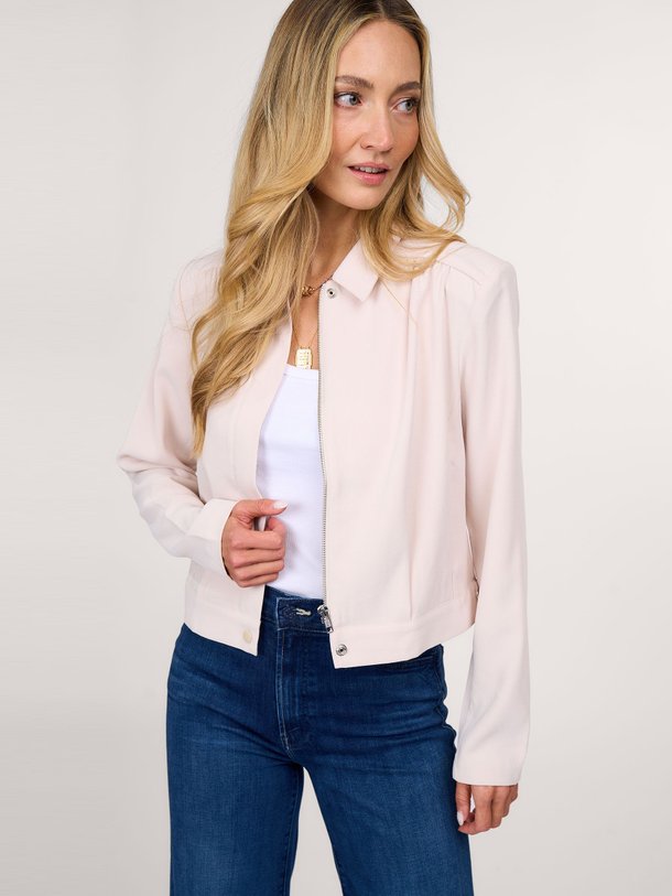 Ontdek de Famke geweven cropped jasje van Dante 6 in de kleur ecru bij Orangebag. Op werkdagen voor 21:45 besteld, morgen in huis.