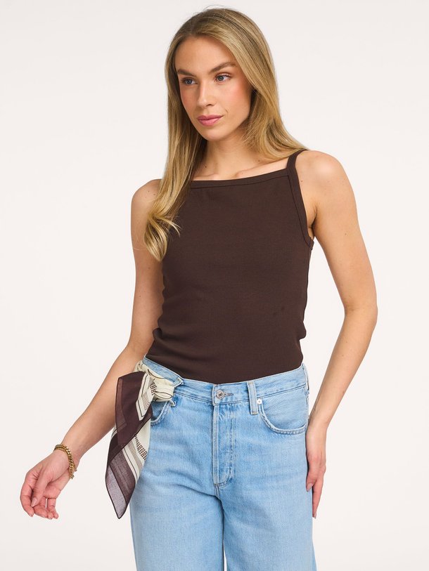Ontdek de Bree katoenmix rib tanktop van Sofie Schnoor in de kleur Donkerbruin bij Orangebag. Op werkdagen voor 21:45 besteld, morgen in huis.