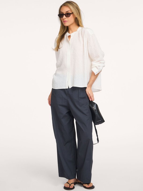 Ontdek de Liam, katoenen broek van Sacrécoeur bij Orangebag. Op werkdagen voor 21:45 besteld, morgen in huis.