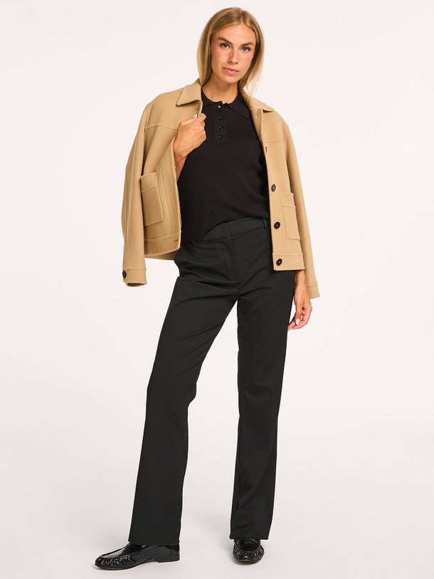 Ontdek de Salota viscosemix pantalon van Samsoe Samsoe in de kleur zwart bij Orangebag. Op werkdagen voor 21:45 besteld, morgen in huis.