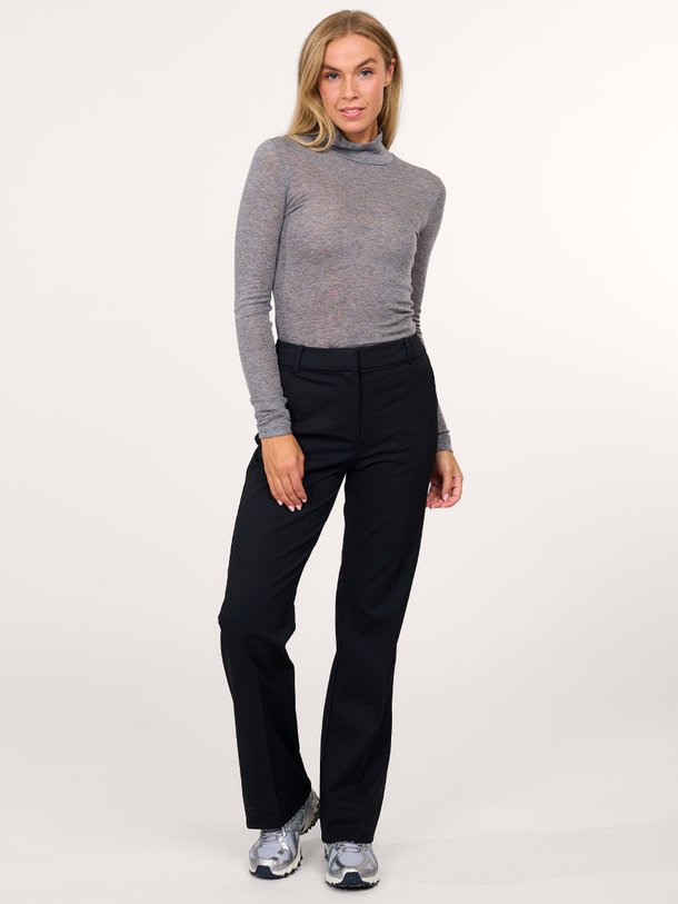 Ontdek de Salota viscosemix pantalon van Samsoe Samsoe in de kleur zwart bij Orangebag. Op werkdagen voor 21:45 besteld, morgen in huis.