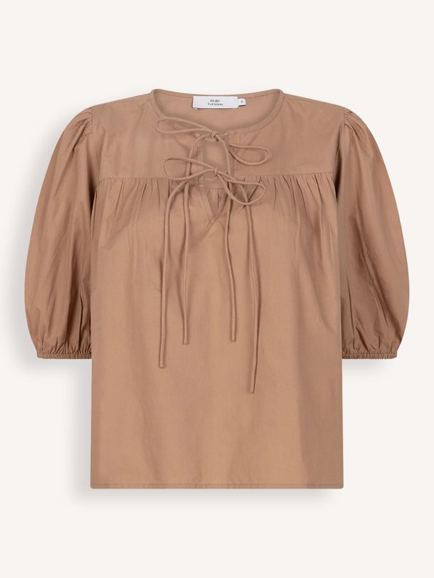 Ontdek de Ibene katoenen blouse van Ruby Tuesday in de kleur bruin bij Orangebag. Op werkdagen voor 21:45 besteld, morgen in huis.