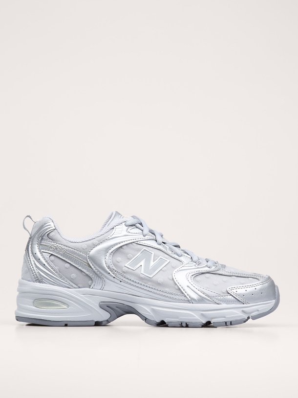 Ontdek de U530 lederen metallic sneakers met mesh van New Balance in de kleur zilverkleur bij Orangebag. Op werkdagen voor 21:45 besteld, morgen in huis.