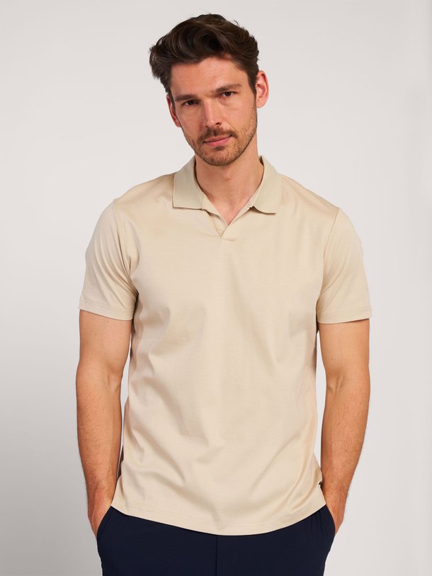 Ontdek de Paul organic cotton polo van NN.07 in de kleur beige bij Orangebag. Op werkdagen voor 21:45 besteld, morgen in huis.