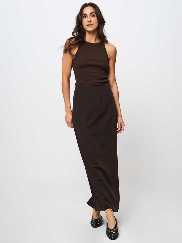 Ontdek de Malena geweven midi rok van Gestuz in de kleur donkerbruin bij Orangebag. Op werkdagen voor 21:45 besteld, morgen in huis.