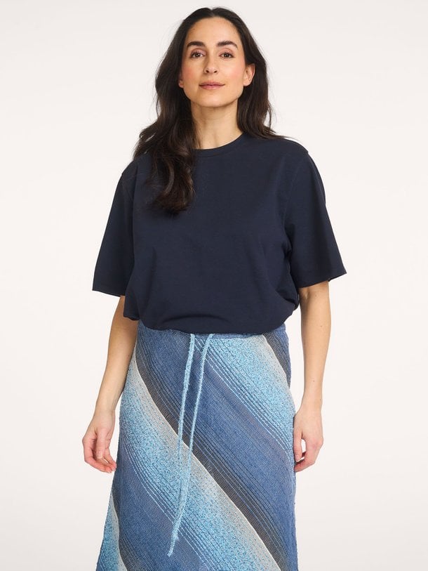 Ontdek de Archie katoenen T-shirt van Sea Me Happy in de kleur Donkerblauw bij Orangebag. Op werkdagen voor 21:45 besteld, morgen in huis.