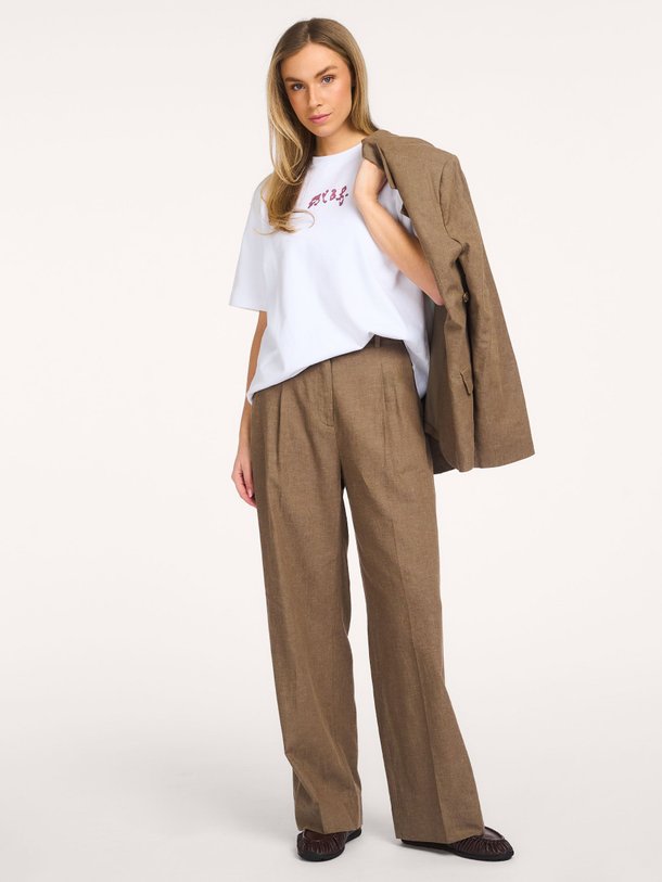 Ontdek de Linnen/katoenmix wide leg broek van OLAF in de kleur Taupe bij Orangebag. Op werkdagen voor 21:45 besteld, morgen in huis.