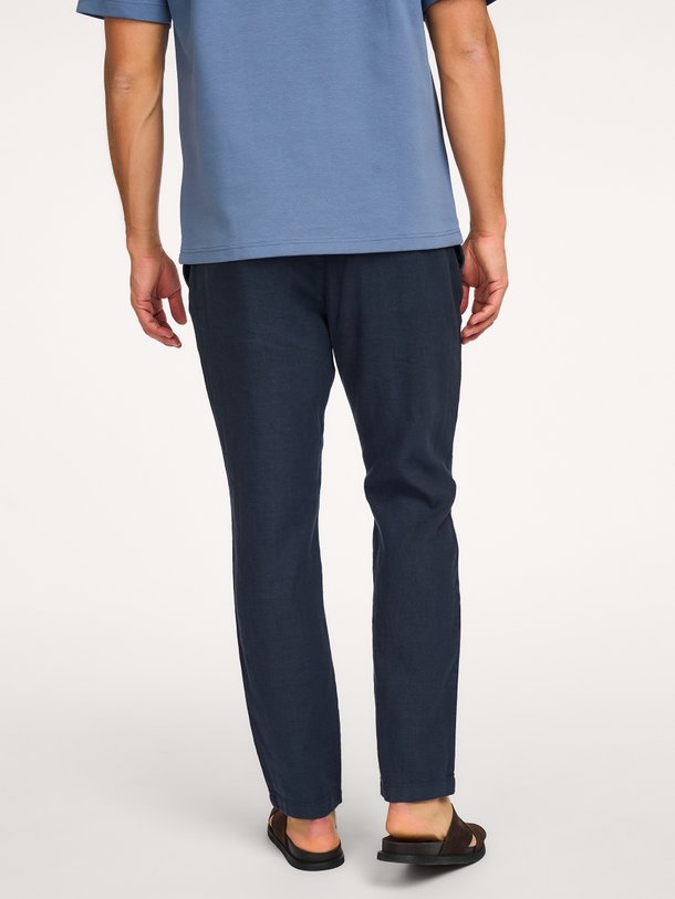 Ontdek de VIGO TAPERED van Closed bij Orangebag. Op werkdagen voor 21:45 besteld, morgen in huis.