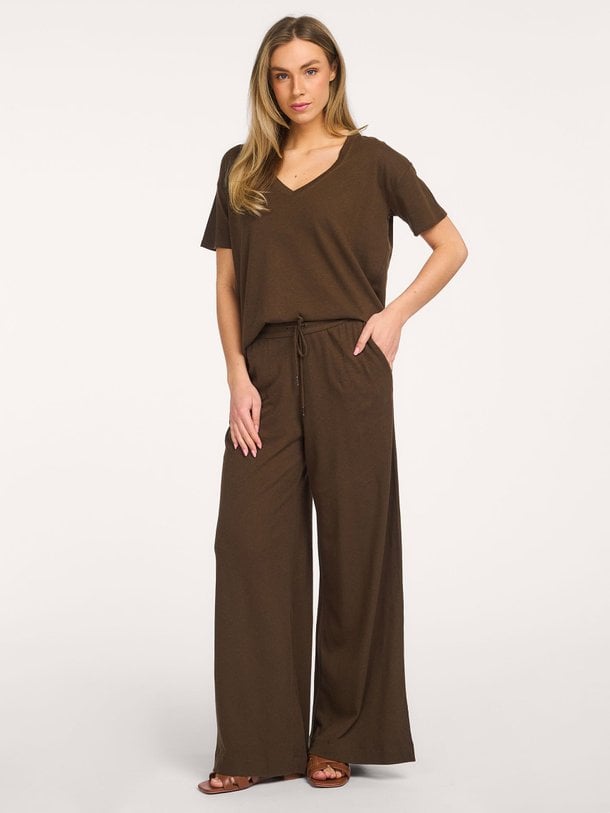 Ontdek de M497 katoen/linnenmix wide leg broek van Majestic Filatures in de kleur Bruin bij Orangebag. Op werkdagen voor 21:45 besteld, morgen in huis.