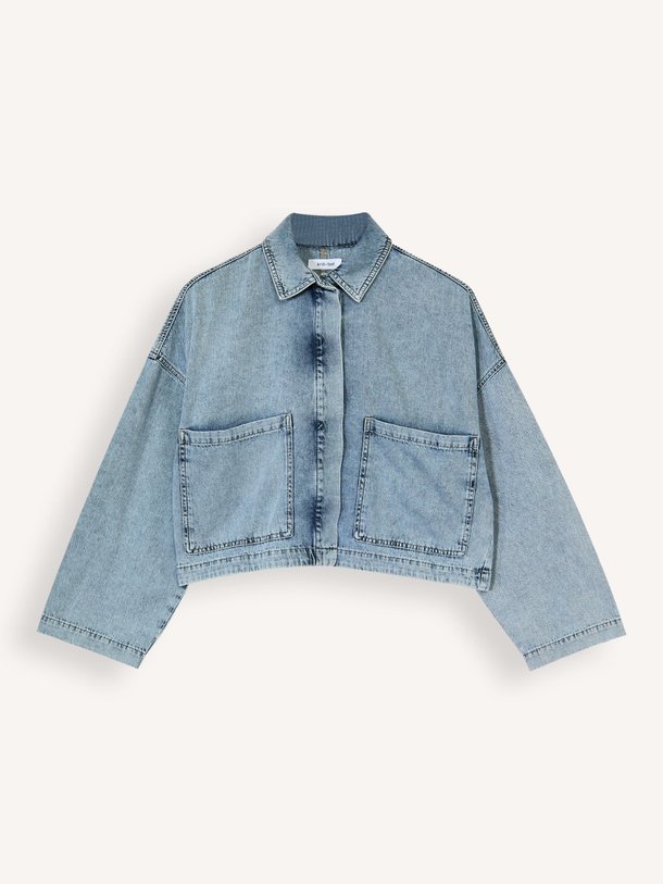 Ontdek de Dory denim jack van Knit-ted in de kleur Blauw bij Orangebag. Op werkdagen voor 21:45 besteld, morgen in huis.