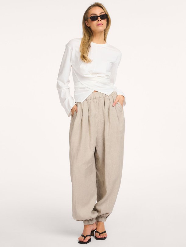 Ontdek de Natuli linnen broek van Copenhagen Muse in de kleur Zand bij Orangebag. Op werkdagen voor 21:45 besteld, morgen in huis.