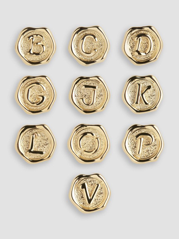 Ontdek de Signet vergulde coin van Maria Black in de kleur goudkleur bij Orangebag. Op werkdagen voor 21:45 besteld, morgen in huis.