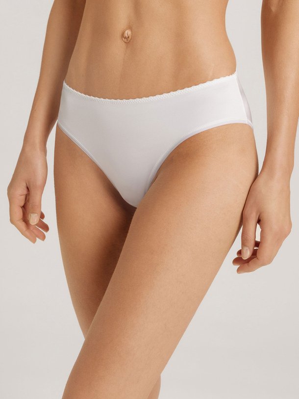 Ontdek de Mini Briefs viscosemix slip van Hanro in de kleur off-white bij Orangebag. Op werkdagen voor 21:45 besteld, morgen in huis.