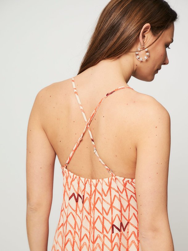 Ontdek de Bieke viscose jurk met print van Nathalie Vleeschouwer in de kleur oranje bij Orangebag. Op werkdagen voor 21:45 besteld, morgen in huis.