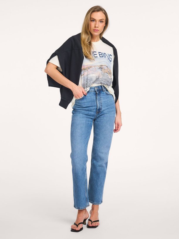 Ontdek de Jane high waist straight fit non-stretch jeans van Anine Bing in de kleur Blauw bij Orangebag. Op werkdagen voor 21:45 besteld, morgen in huis.