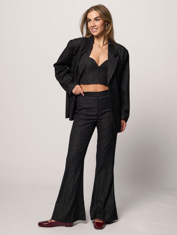 Ontdek de Caylina viscosemix flared broek met lurex van Gestuz in de kleur zwart bij Orangebag. Op werkdagen voor 21:45 besteld, morgen in huis.