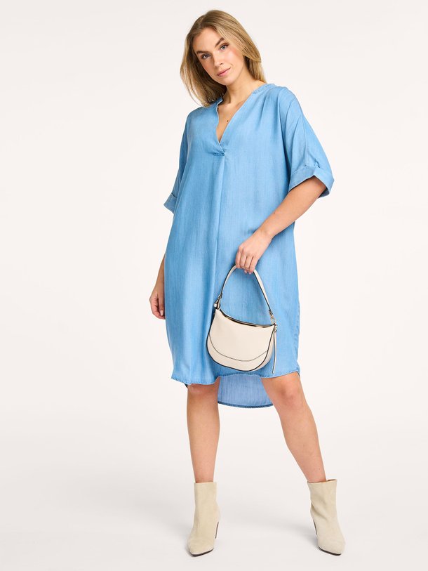 Ontdek de Lyocell jurk van Yaya in de kleur blauw bij Orangebag. Op werkdagen voor 21:45 besteld, morgen in huis.