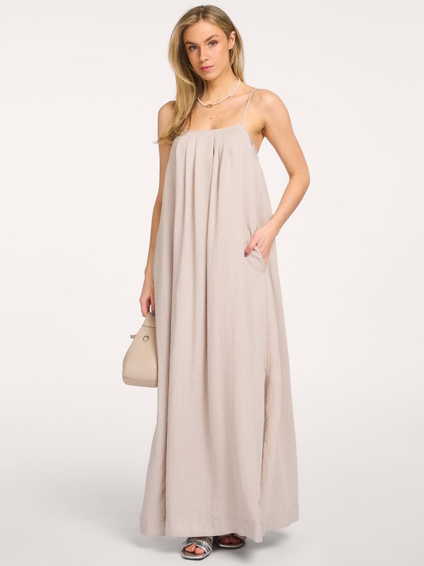 Ontdek de Eva viscosemix maxi jurk van Co'Couture in de kleur Zand bij Orangebag. Op werkdagen voor 21:45 besteld, morgen in huis.