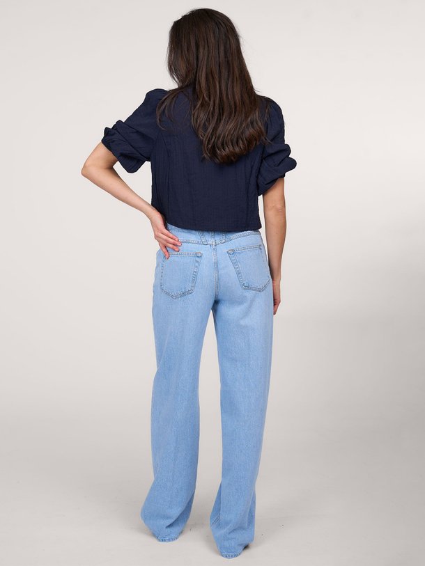 Ontdek de Heartfelt viscosemix blouse met pailletten van Essentiel Antwerp in de kleur donkerblauw bij Orangebag. Op werkdagen voor 21:45 besteld, morgen in huis.
