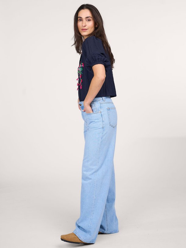 Ontdek de Heartfelt viscosemix blouse met pailletten van Essentiel Antwerp in de kleur donkerblauw bij Orangebag. Op werkdagen voor 21:45 besteld, morgen in huis.