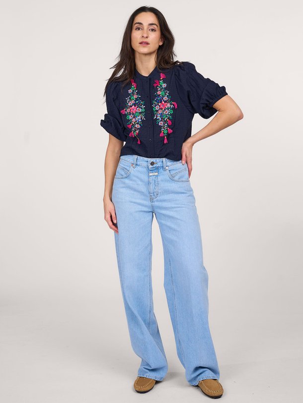 Ontdek de Heartfelt viscosemix blouse met pailletten van Essentiel Antwerp in de kleur donkerblauw bij Orangebag. Op werkdagen voor 21:45 besteld, morgen in huis.