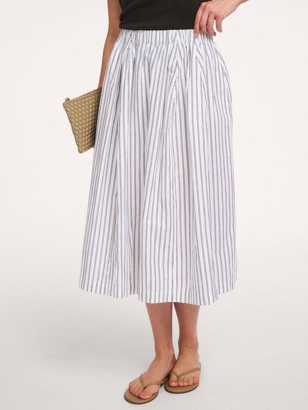 Ontdek de Cinley katoenmix gestreepte midi rok van Bellerose in de kleur Blauw bij Orangebag. Op werkdagen voor 21:45 besteld, morgen in huis.