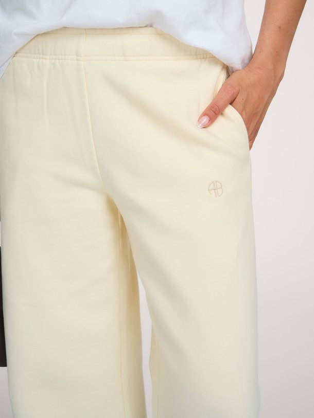 Ontdek de KACEY SWEATPANT MONOGRAM van Anine Bing bij Orangebag. Op werkdagen voor 21:45 besteld, morgen in huis.