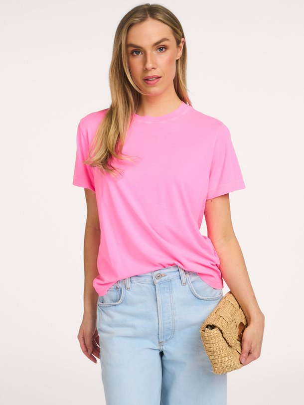 Ontdek de Nina lyocell/katoenmix T-shirt van Absolut Cashmere in de kleur Roze bij Orangebag. Op werkdagen voor 21:45 besteld, morgen in huis.