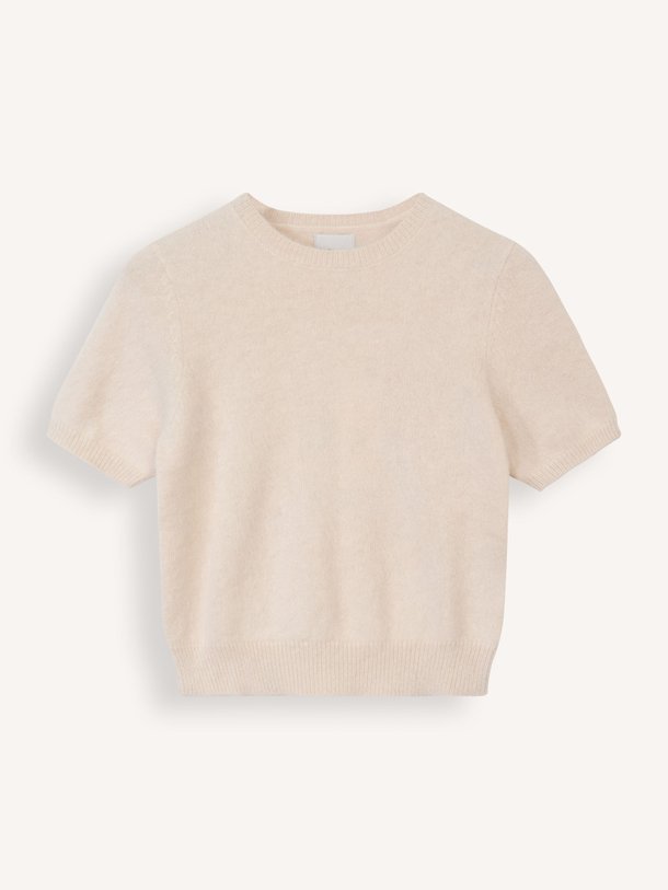 Ontdek de Datad angoramix top van Bellerose in de kleur crème bij Orangebag. Op werkdagen voor 21:45 besteld, morgen in huis.